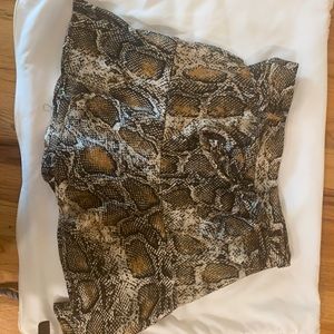 Snakeskin skort